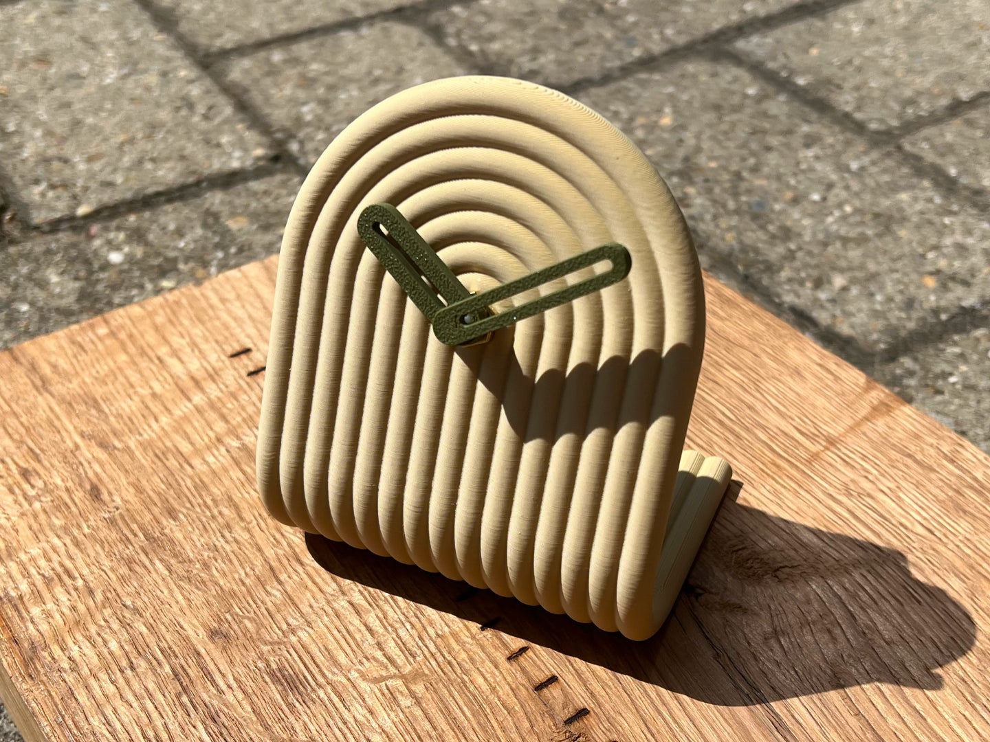 Desktop Clock with rotating dial